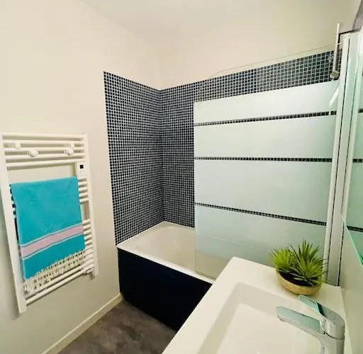 Un Nid Dans Les Pins * La Baule