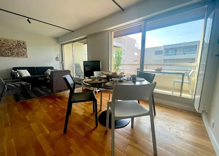 Un Nid Dans Les Pins * La Baule